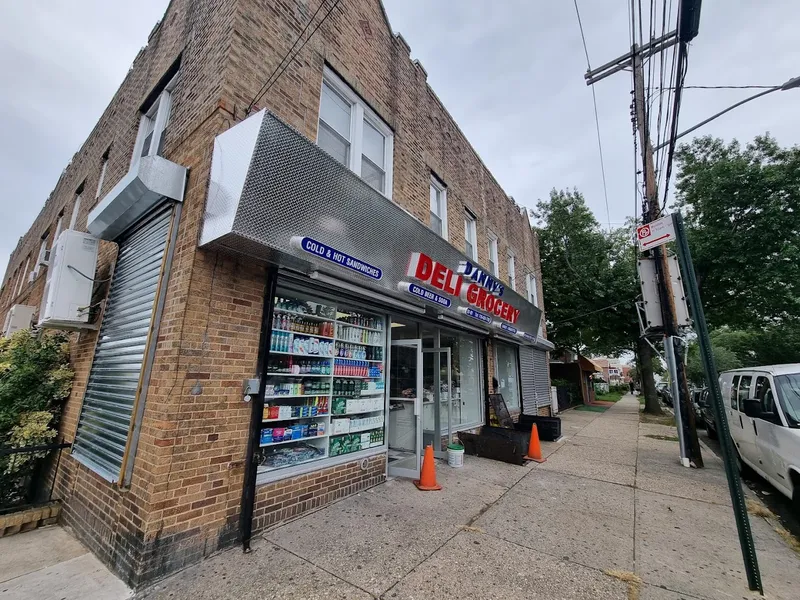 grocery stores Danny's Deli & Grocery in East Elmhurst