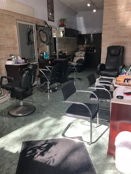 hair salons Beauty Town in Sunnyside