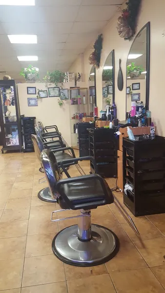 hair salons Margarita's Beauty Salon & Spa in Woodhaven