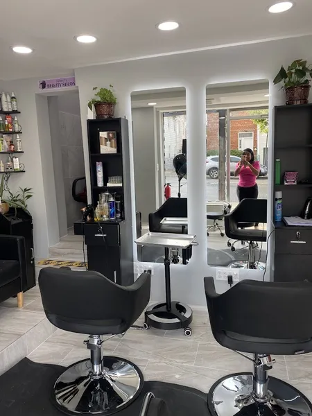 hair salons Yolimell's Beauty Salon in Unionport