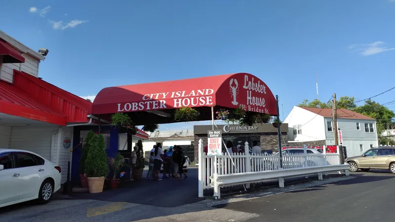 bars City Island Lobster House in City Island