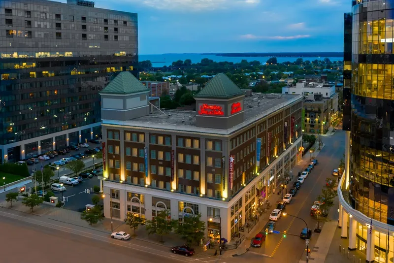 hotels Hampton Inn & Suites Buffalo Downtown in North Delaware