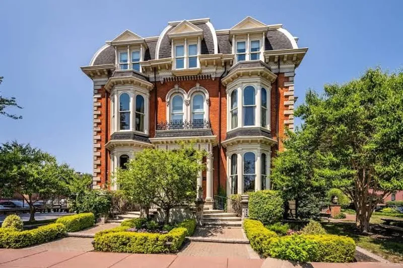 bed and breakfasts The Mansion on Delaware Avenue