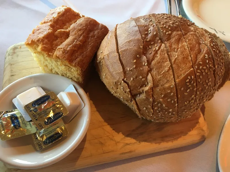 garlic bread Sea Shore Restaurant in City Island