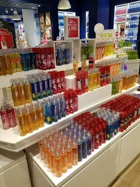 candle stores Bath & Body Works