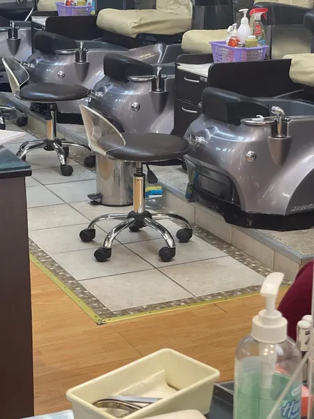 nail salons Naomi Nail & Spa