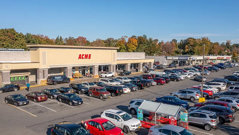 grocery stores McLean Plaza