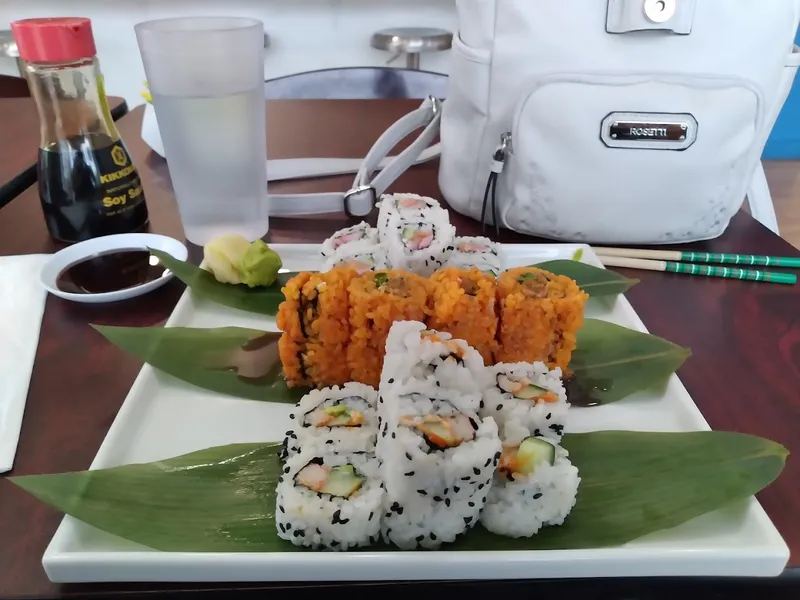 chicken roll Kocina Stingray Sushifusion 2Go