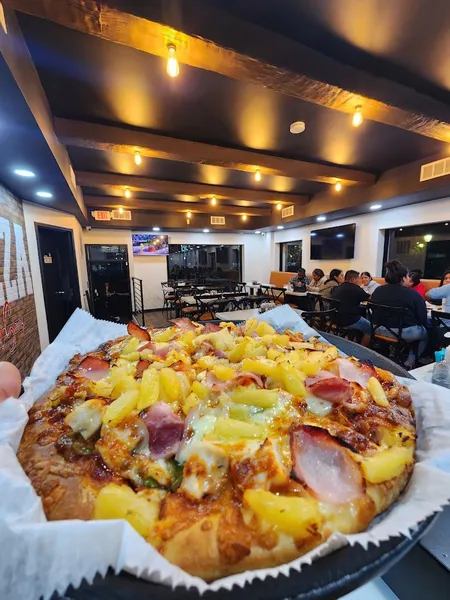 Singa's Famous Pizza & Grill Restaurant