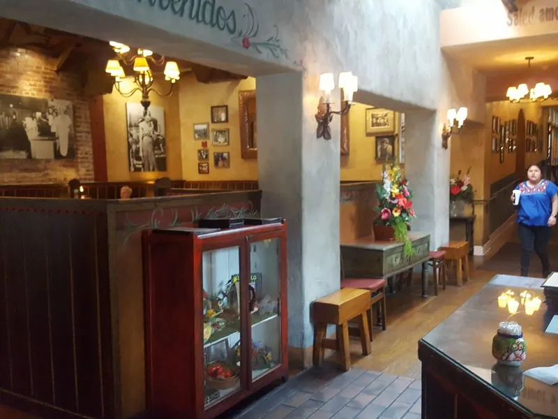 mexican restaurants El Cholo