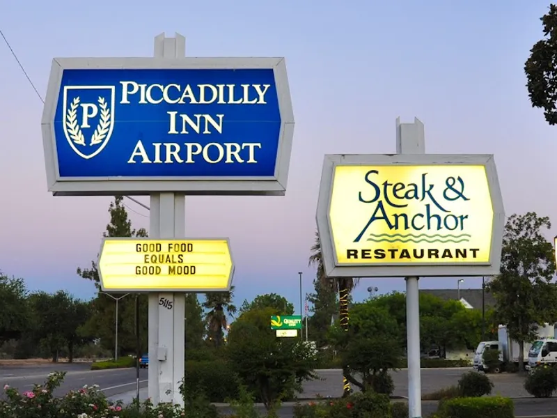 Piccadilly Inn Airport