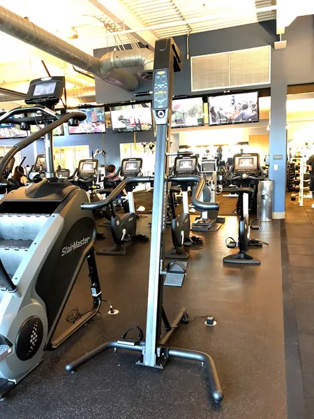 gyms Equinox Woodland Hills