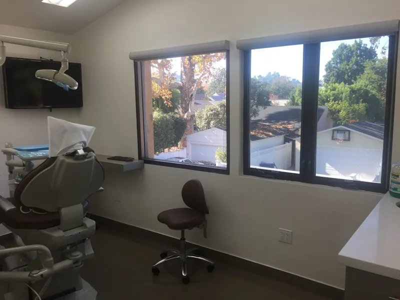 dental clinics LA Dental Experts - Invisalign, Implants, Veneers