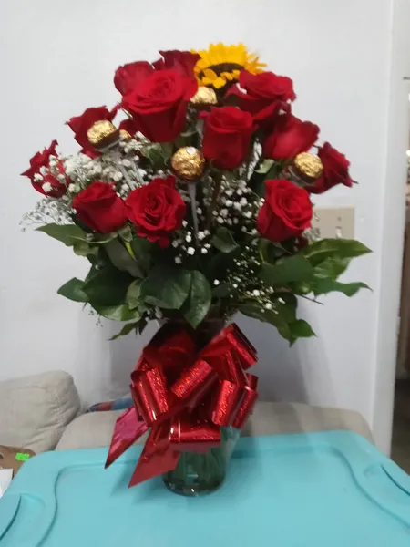 Lesly's Flowers Gifts & More