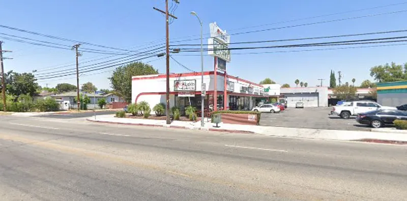 barber shops Arturo Barber & Beauty Shop