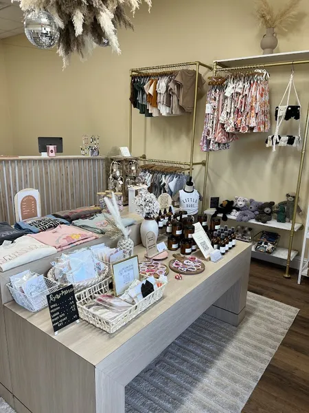 baby stores Glowing & Growing Baby Boutique