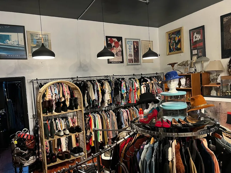 consignment shops NEW/FOUND MARKET