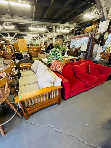 consignment shops Poor Honey's Used Furniture