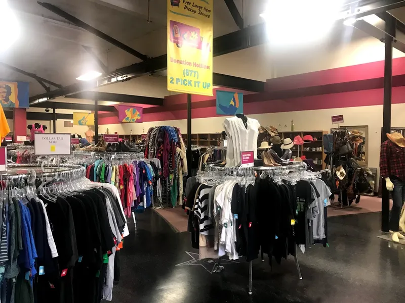 consignment shops Out of the Closet - Oakland