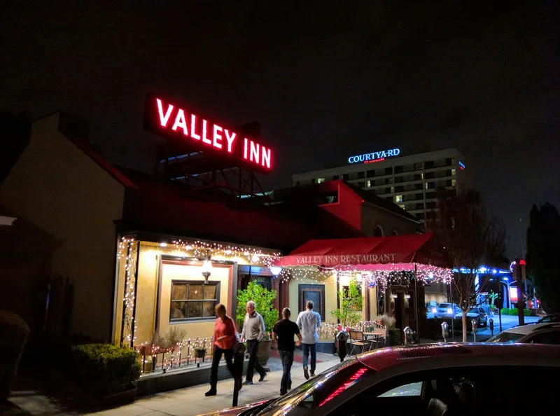 happy hours Valley Inn Restaurant and Martini Bar