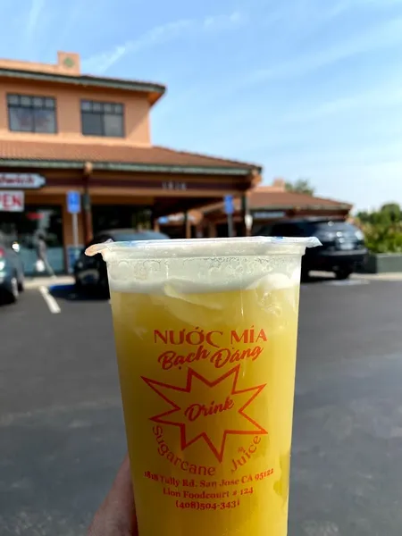 juice bar Nuoc Mia Bach Dang Sugarcane