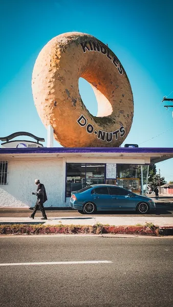 donuts shop Kindle's Donuts