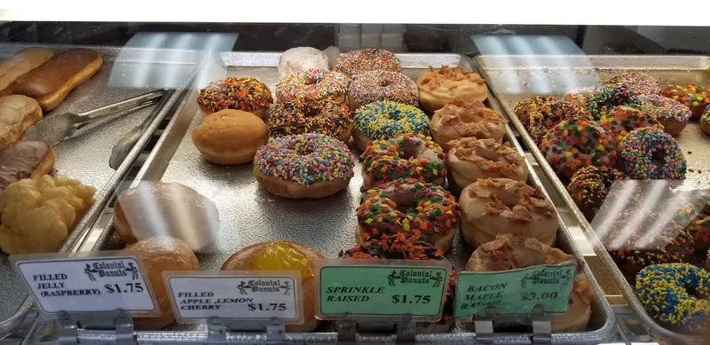 donuts shop Colonial Donuts