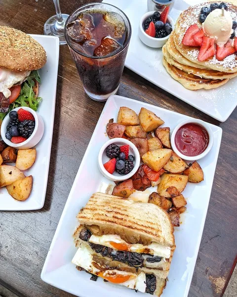 Eat This Cafe - American Restaurant in Los Angeles, CA ( Breakfast, Brunch & Lunch )