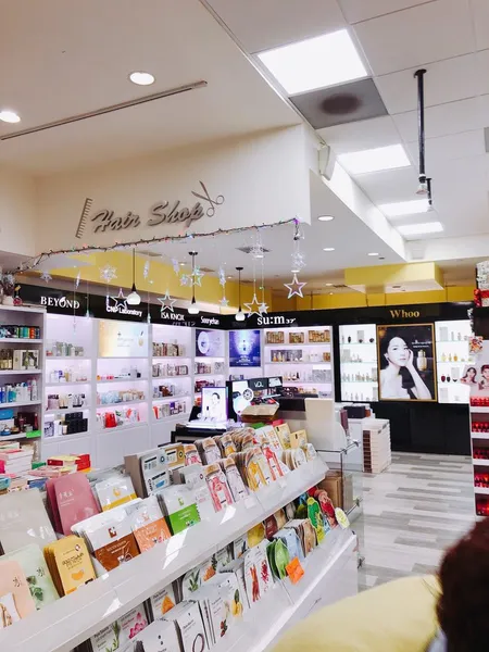 cosmetics stores Palace Beauty Galleria