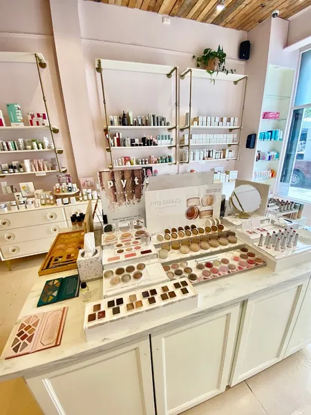 cosmetics stores Le Pink