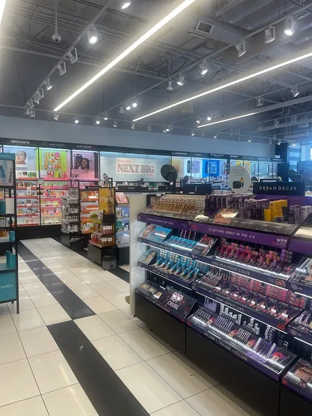 cosmetics stores SEPHORA