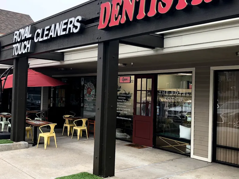 Royal Touch Deluxe Dry Cleaners