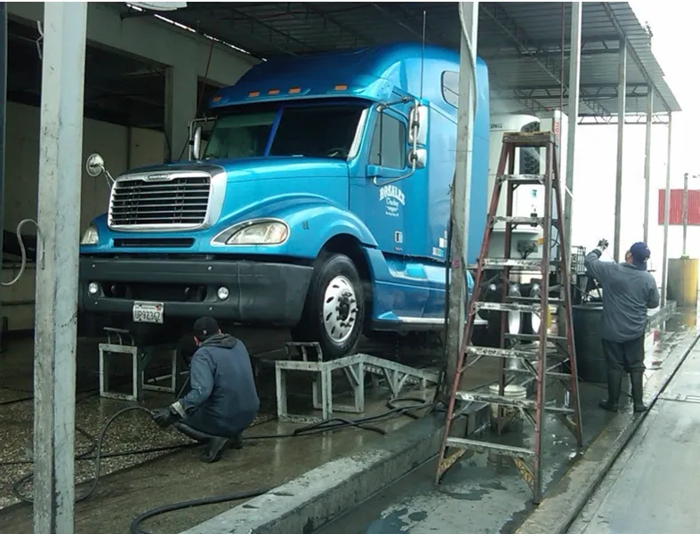 car wash Bull's Truck Wash