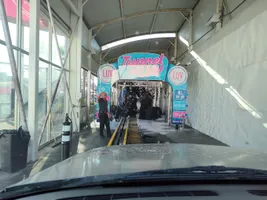 Top 11 car wash in Van Nuys Los Angeles