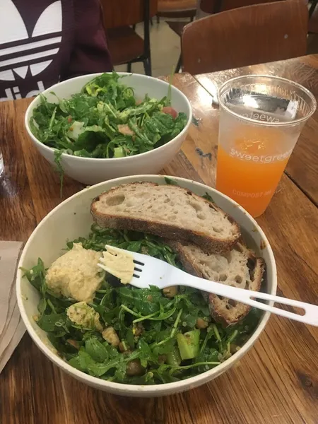 organic restaurant sweetgreen in Hollywood