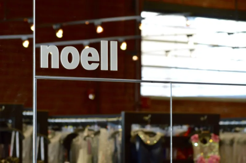 dress stores Noell