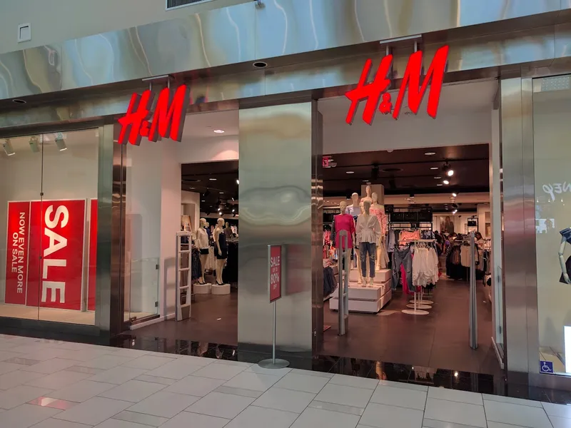 dress stores H&M