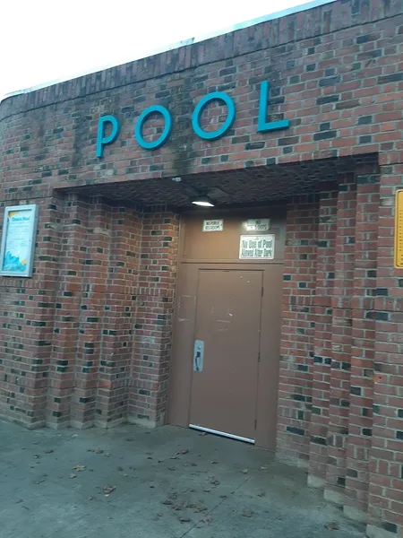 swimming lessons Clunie Pool