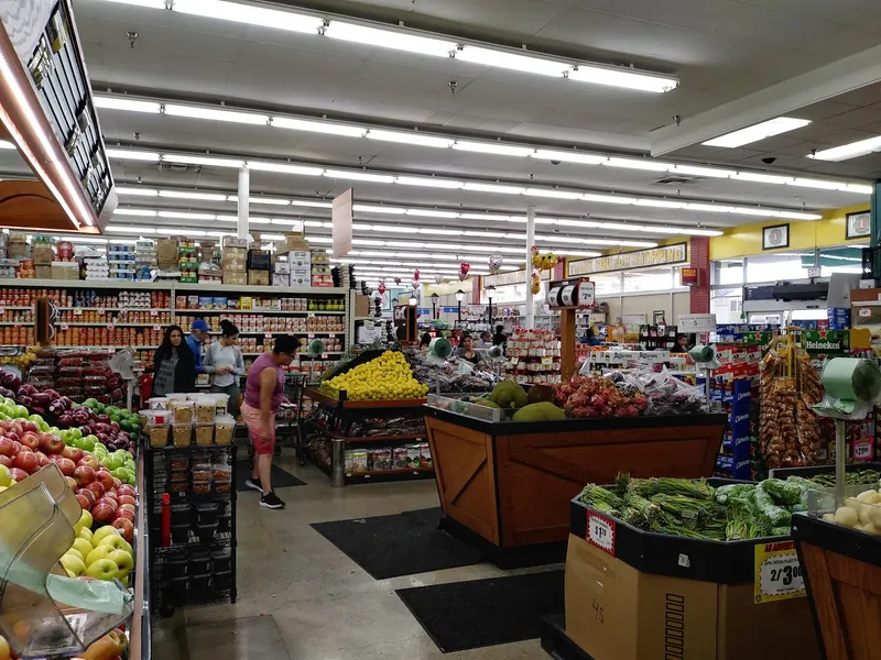 grocery stores 6th Street Market