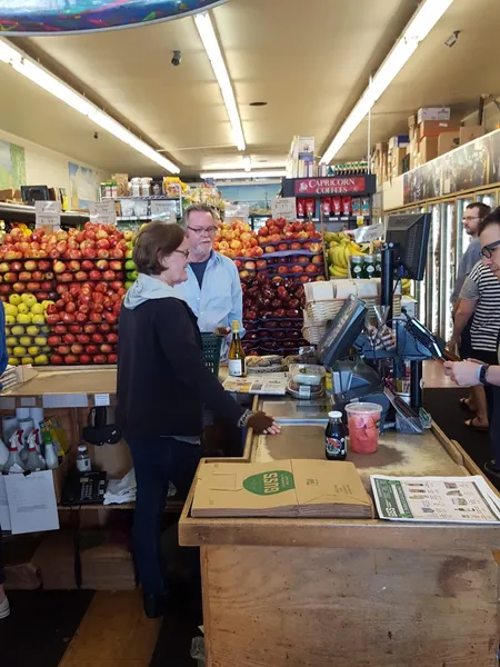 grocery stores Gus's Community Market