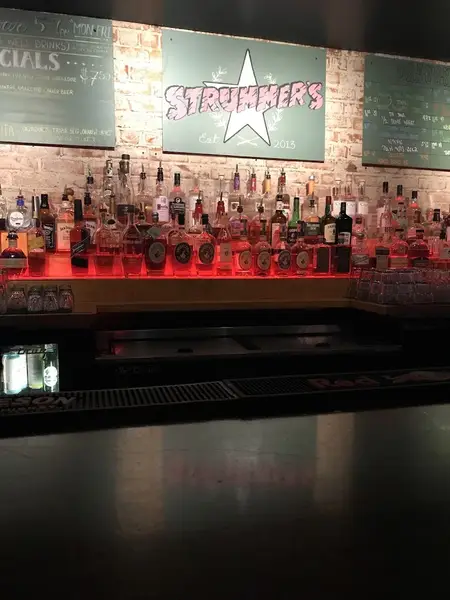 Strummer's Bar & Grill