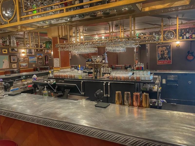 Top 25 themed bars in Fresno