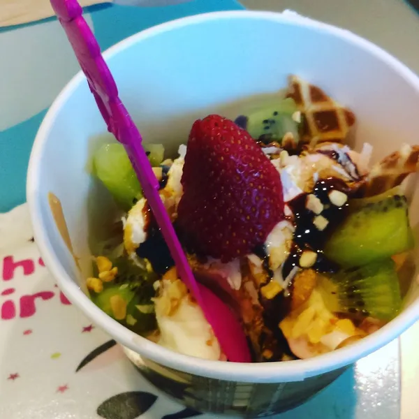 frozen yogurt Menchie's Frozen Yogurt