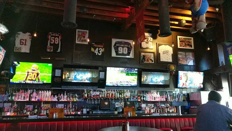 sports bars 90 West Lounge