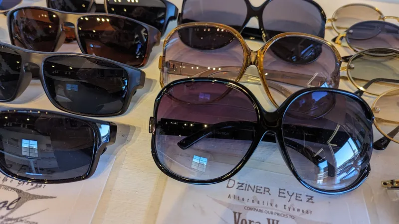 sunglasses stores Dziner Eyez