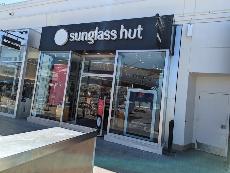 sunglasses stores Sunglass Hut