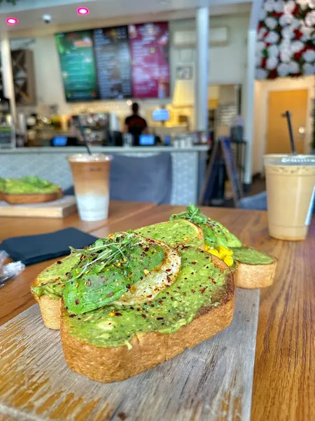 avocado toast Con Azucar Cafe