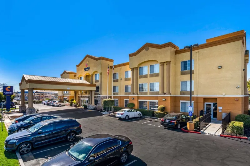 family resorts Comfort Inn & Suites Sacramento - University Area