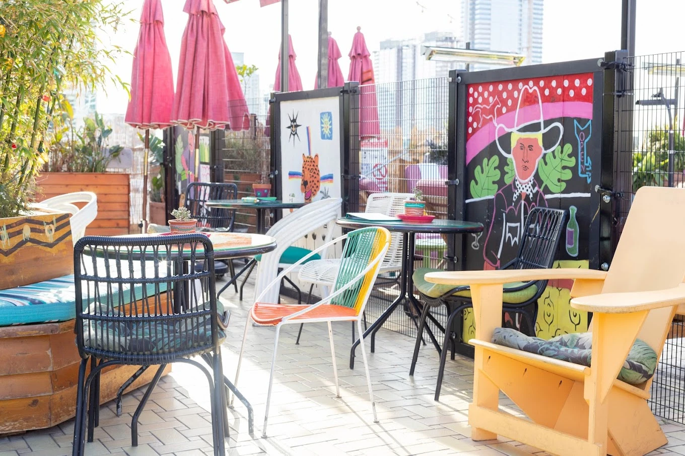 Top 12 Hotels with in Los Angeles