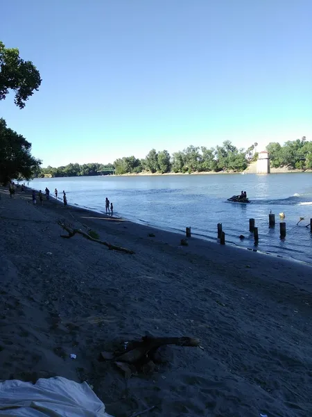 places to go kayaking Broderick Boat Ramp